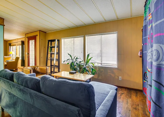 Secluded Port Townsend Retreat: Pets Welcome!