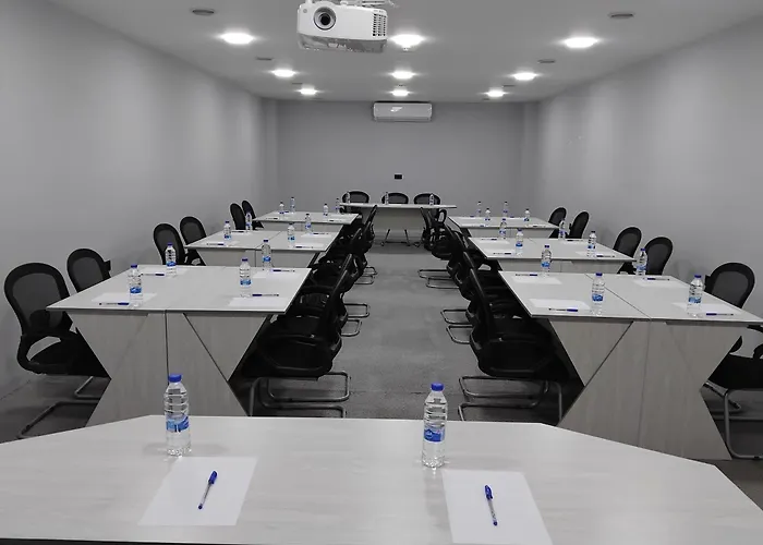 Alqalah Restotel فندق ومطعم القلعة