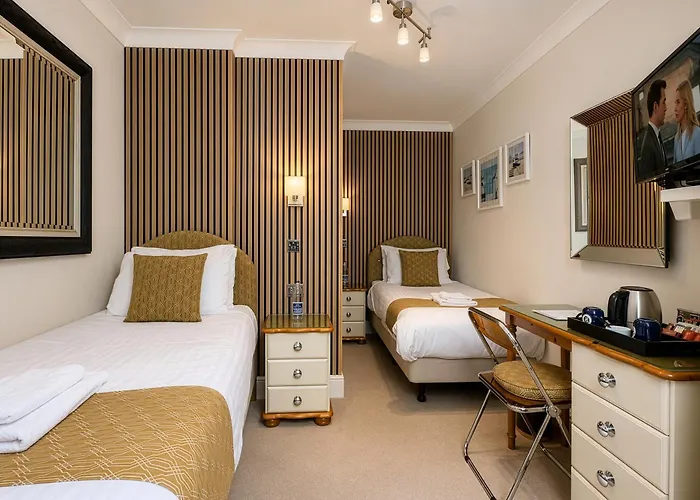 Riviera Lodge Hotel