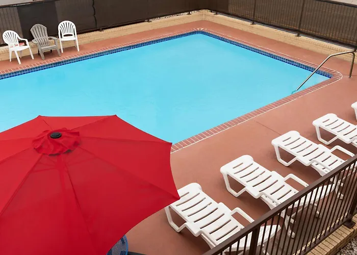 Ramada By Wyndham San Antonio Near Seaworld - Lackland Afb