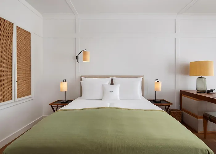 Louis Hotel
