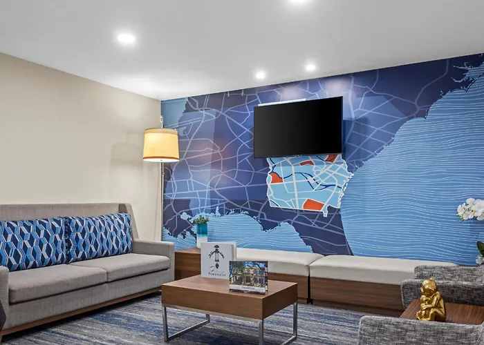 Holiday Inn Express Hotel & Suites Savannah Midtown By Ihg