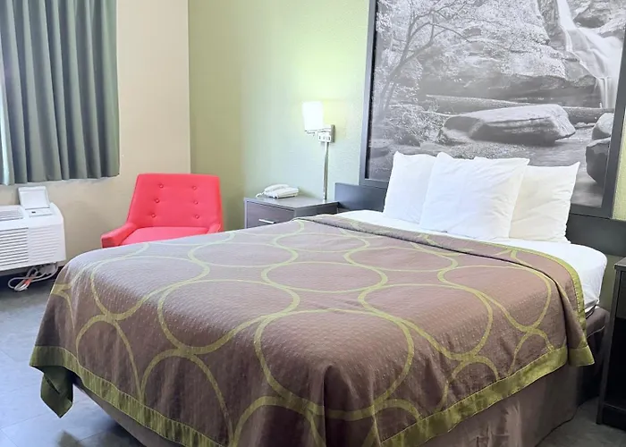 Super 8 By Wyndham Fond Du Lac