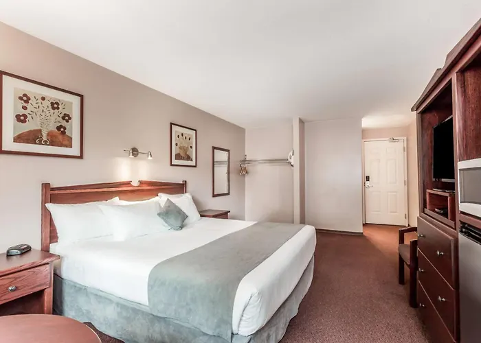 Super 8 By Wyndham Lake Country/Winfield Area Airport North