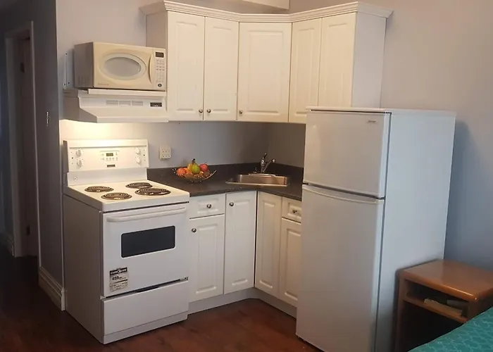Claymore Inn And Suites