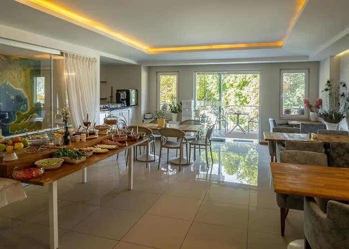 Dedeminn Marina Hotel