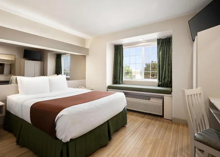 Microtel Inn&Suites Lodi