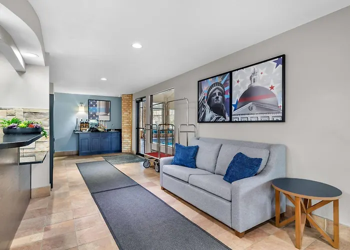 Americinn By Wyndham Delafield-Milwaukee