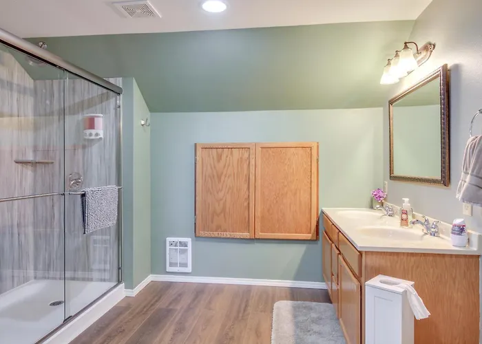 Updated Coos Bay Home ~ 2 Mi To Pacific Ocean