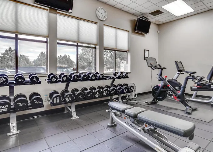 Redmond Resort Townhome W/ Private Hot Tub