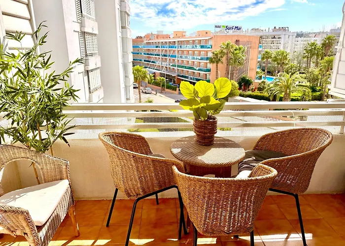 LA MER BLEUE, Boutique Apartament with free parking, full equipped in Fenals Beach