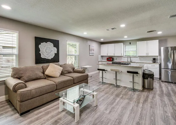 Pet-Friendly Home Near Dallas W/ Private Backyard