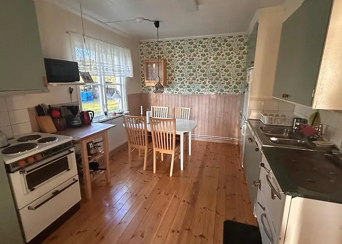 Cabin 70M From Lake. Big Garden