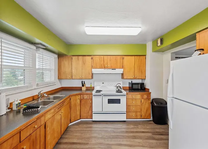#Stayinmydistrict Historic Apartment Near Downtown