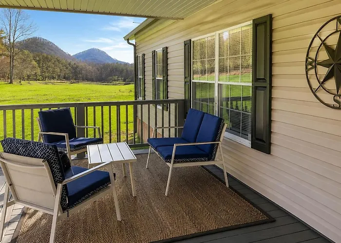 Cozy Cottage With Full View Of The Mountains!