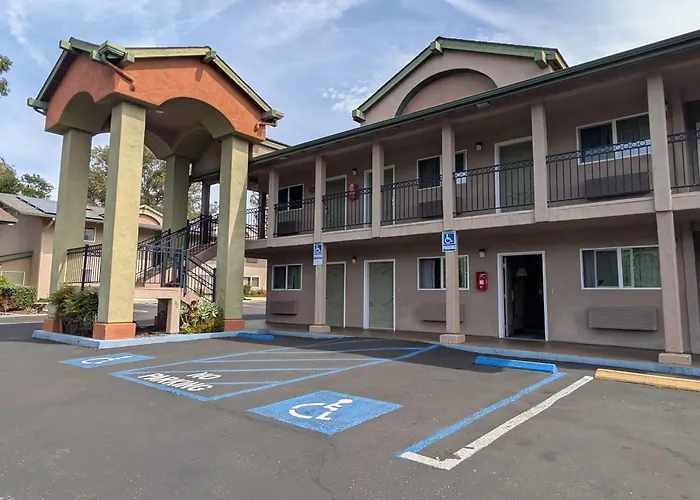 Olive Tree Inn & Suites, A Howard Johnson By Wyndham