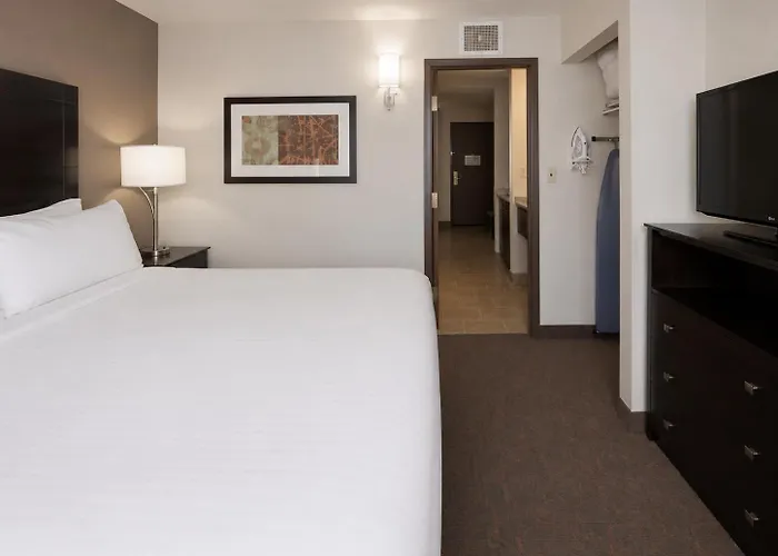 Holiday Inn Express & Suites Bloomington West By Ihg