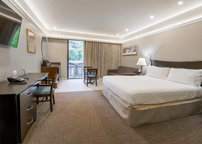 Dinah'S Garden Hotel