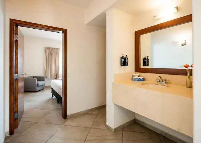 Hotel & Suites El Moro