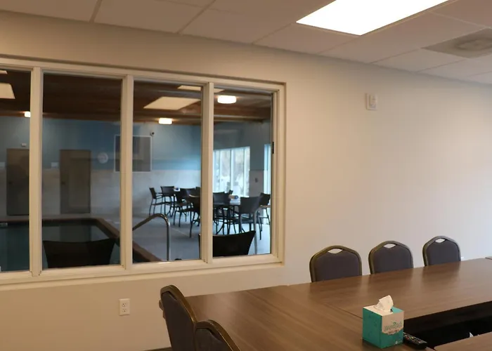 Holiday Inn Express & Suites Marquette By Ihg