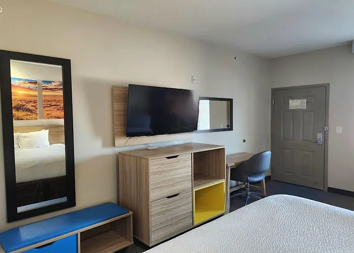 Days Inn & Suites By Wyndham Katy