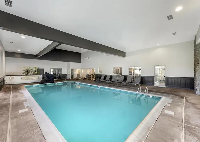 Best Western PLUS Revere Inn&Suites
