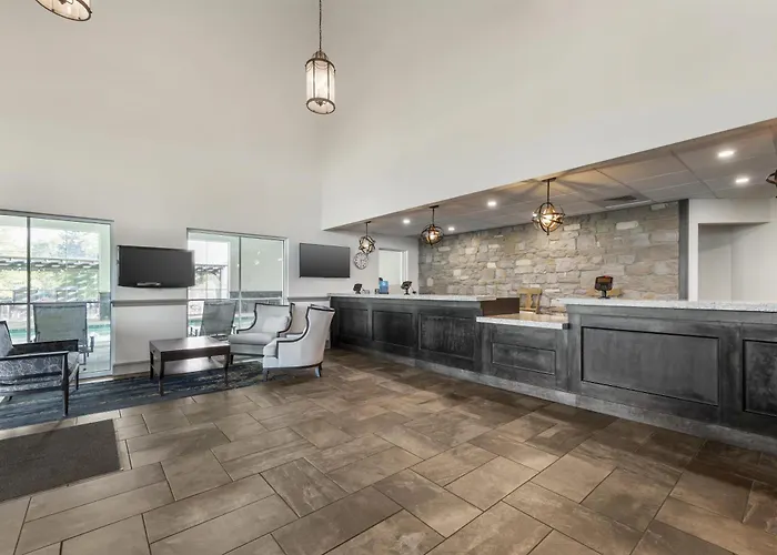 Best Western Plus Revere Inn & Suites