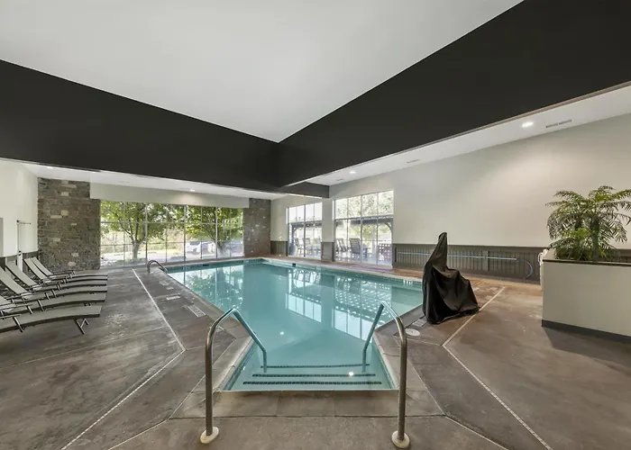 Best Western Plus Revere Inn & Suites