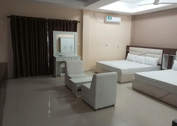 Gnaanams Hotel And Restaurant