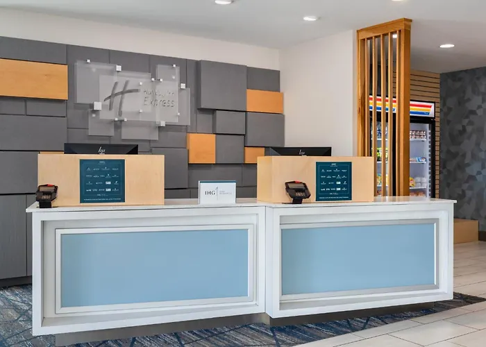 Holiday Inn Express Calhoun South By Ihg