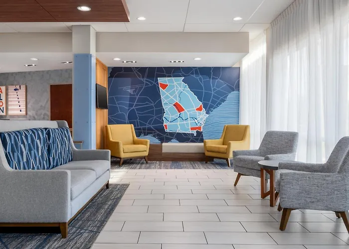 Holiday Inn Express Calhoun South By Ihg