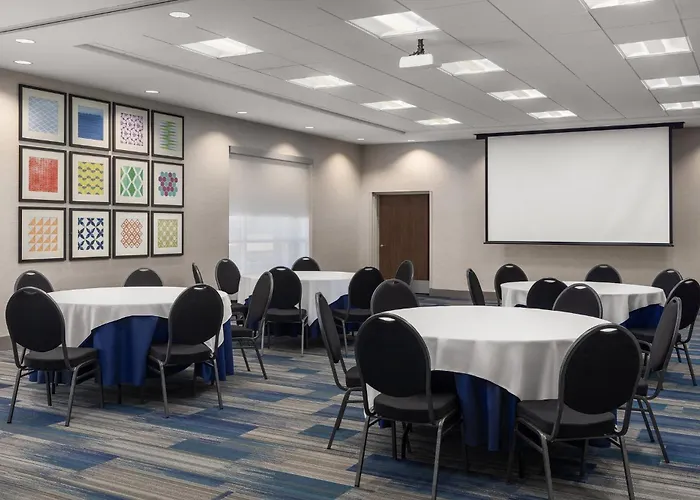 Holiday Inn Express & Suites - Aurora By Ihg