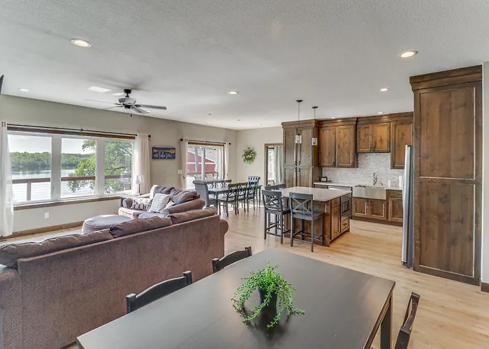 Spacious 6Br Lake Victoria Retreat W/ Private Dock