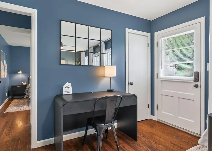 Chic Home With Huge Grassy Yard 7 Mins To Arrowhead Stadium