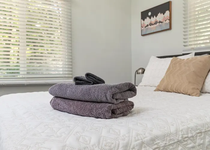 Blue Bird 3Br Cabin - Sleeps 8, Hot Tub, Starlink Wifi, Fire Pit