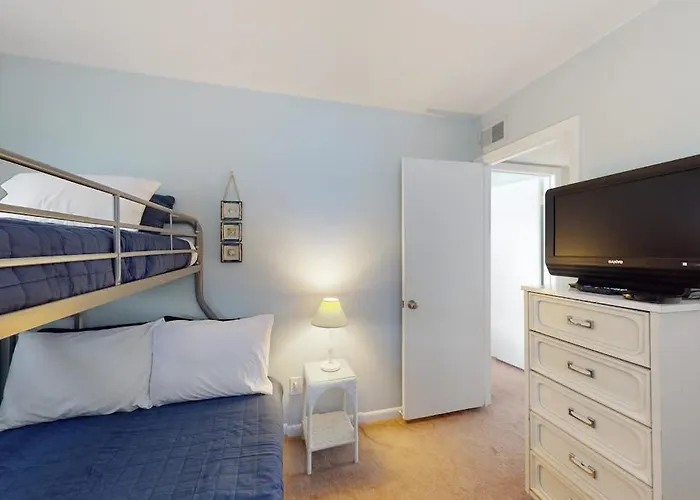 Dewey Villas --- 24 Dickinson Ave, Unit #8B