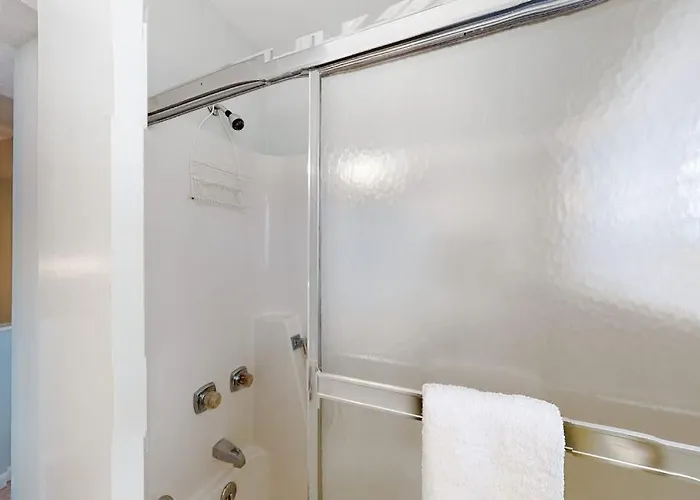 Dewey Villas --- 24 Dickinson Ave, Unit #8B