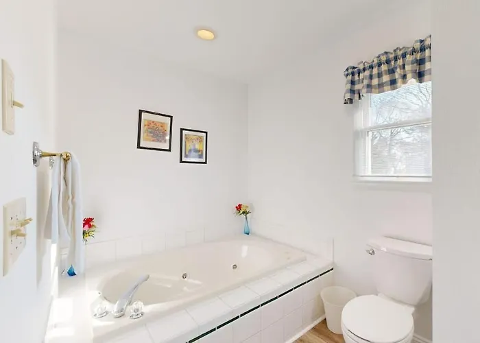 Salt Pond - 1 Heron Ct