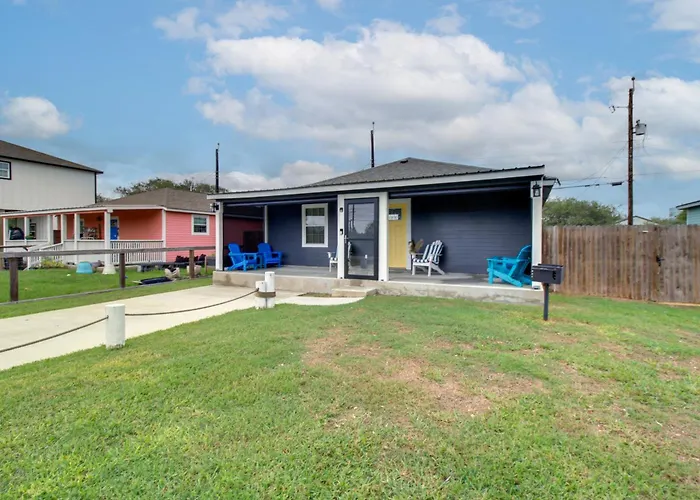 Relax At Heron Bay Cottage In Rockport, Texas!