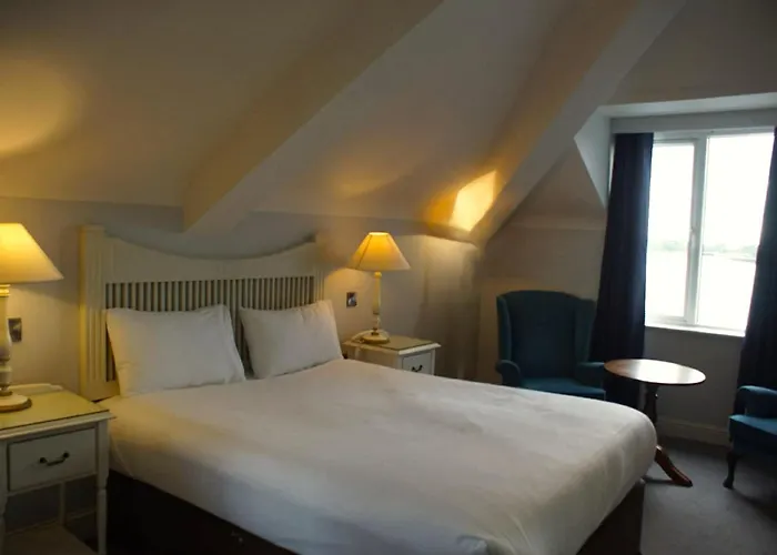 WatersEdge Hotel