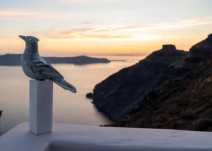 Sun Rocks Boutique Hotel - Caldera View Suites & Sunset Dining Experience