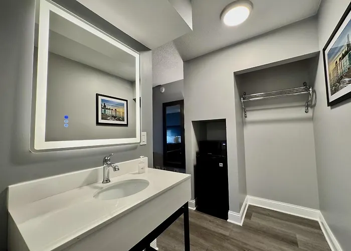 O'Hare Inn & Suites