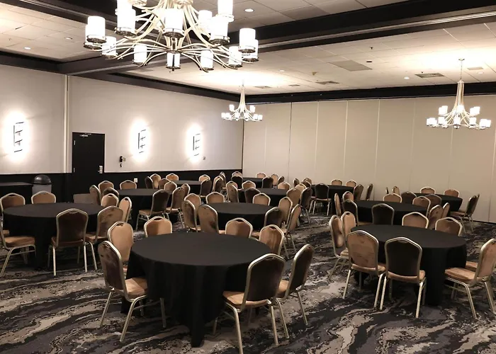 Travelodge By Wyndham Quebec City Hotel & Convention Centre