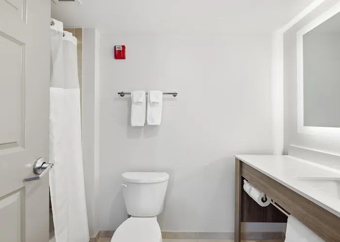Holiday Inn Express & Suites Raleigh West - Lenovo Center By Ihg