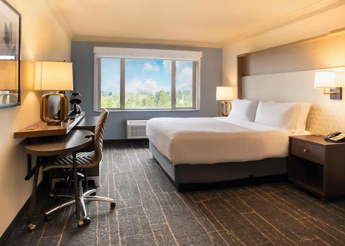 Holiday Inn Victoria - Elk Lake By Ihg