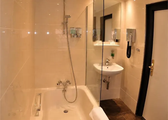 Budget Hotel Le Beau Rivage