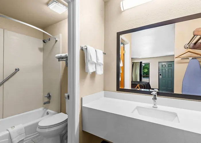 Super 8 By Wyndham Acworth/Atlanta Area