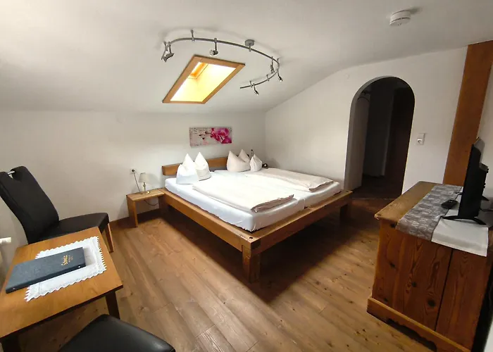 Aktivhotel&Gasthof Schmelz Ihr familienfreundliches Urlaubs Hotel mit Wellness, Almsauna, Chiemgau Karte