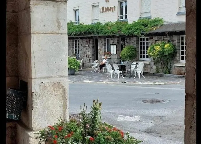 Logis Hotel & Restaurant - Auberge De L'Abbaye