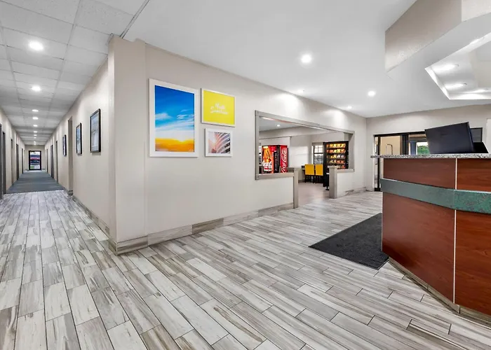 Days Inn By Wyndham Near Kansas Speedway